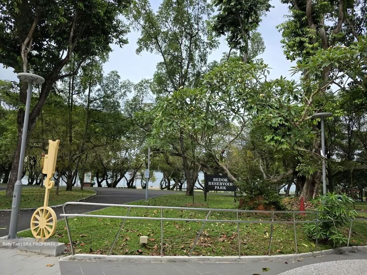 Bedok Reservoir Road (D16), Shop House #546337651